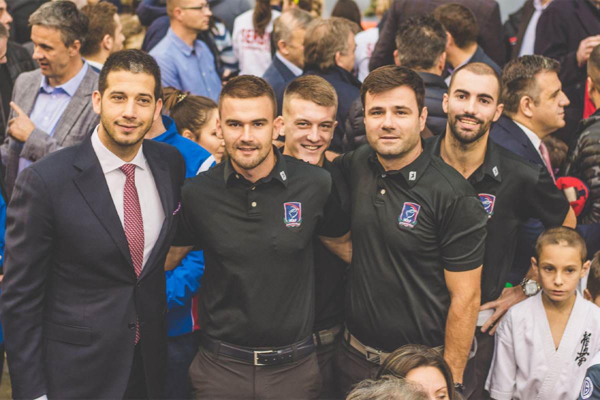 Reprezentativci Srbije sa trenerom i državnim sekretarom za Sport na Sajmu Sporta u Beogradu, novembar, 2017. godine